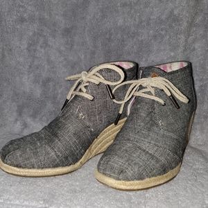 Toms Chambray Espradrille Wedges EUC - Size 7.5M